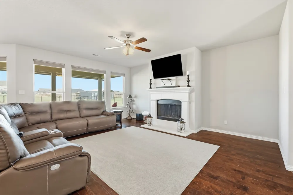 1212 County Road 4797 Springtown, TX 76082