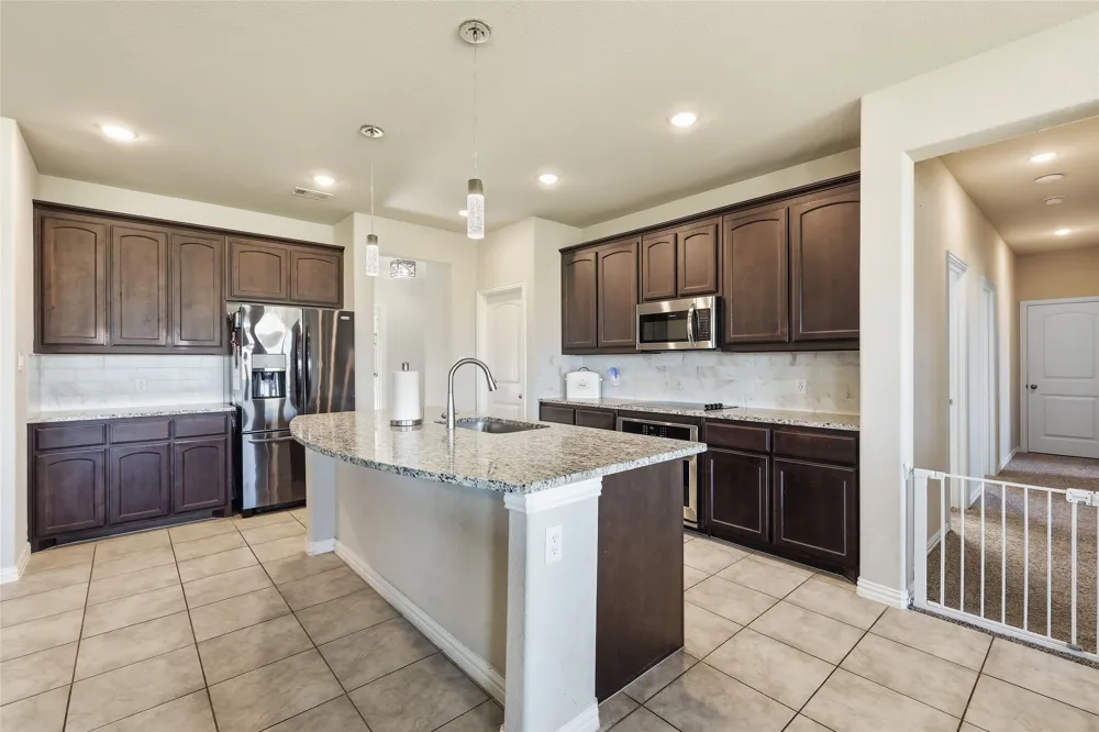 1212 County Road 4797 Springtown, TX 76082