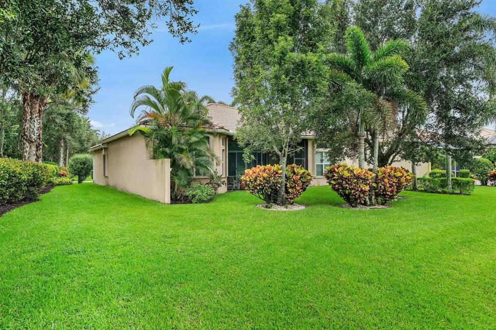 9041 GRAYSON COURT Boynton Beach, FL 33473