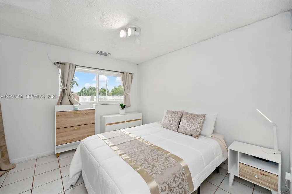 12693 NW 8th Ter Miami, FL 33182
