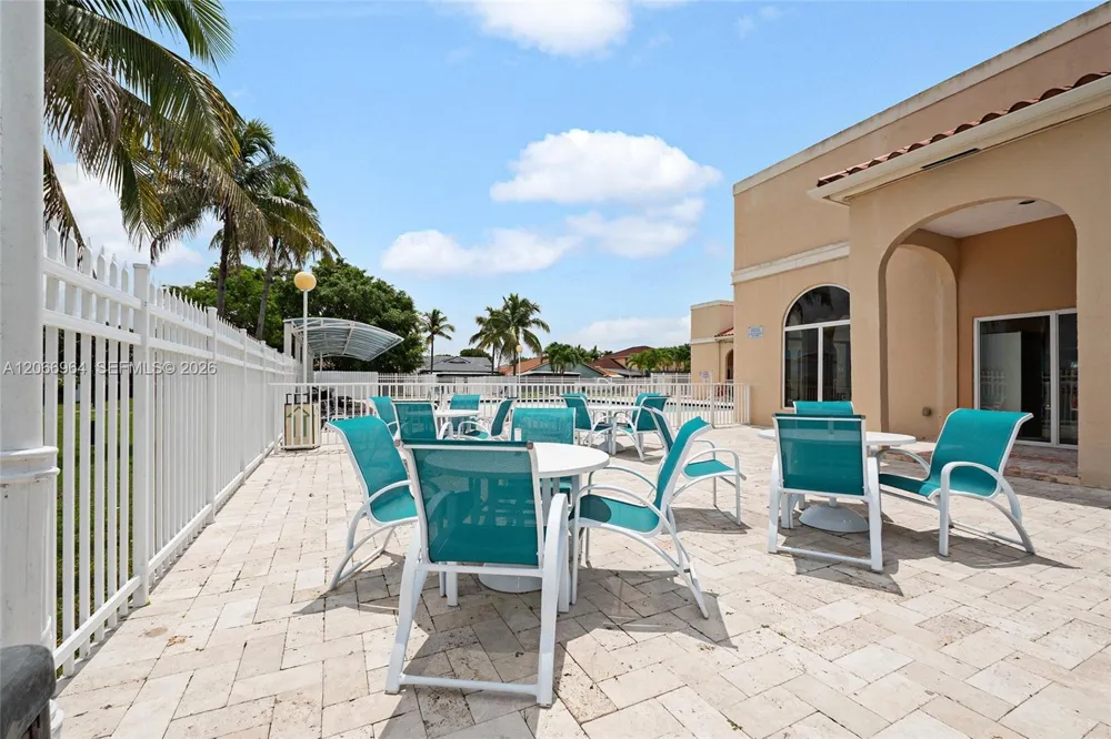 12693 NW 8th Ter Miami, FL 33182