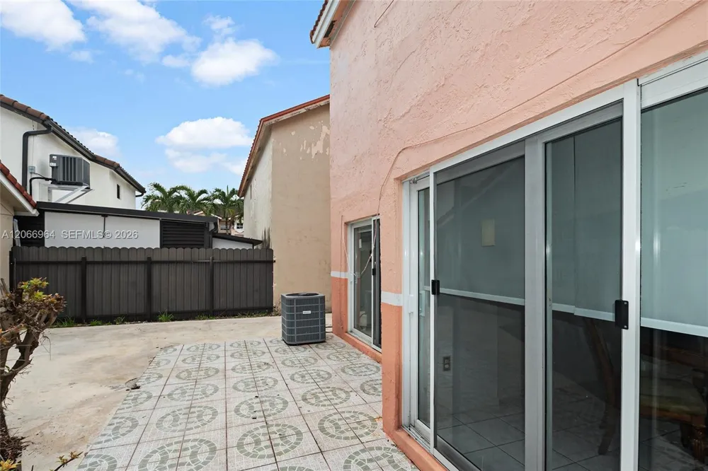 12693 NW 8th Ter Miami, FL 33182