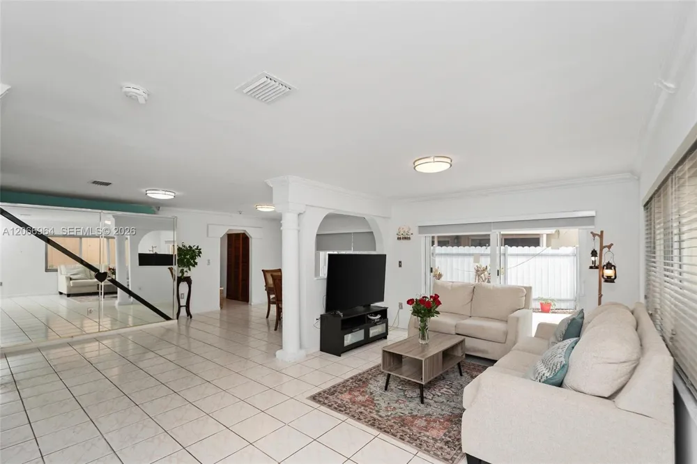 12693 NW 8th Ter Miami, FL 33182