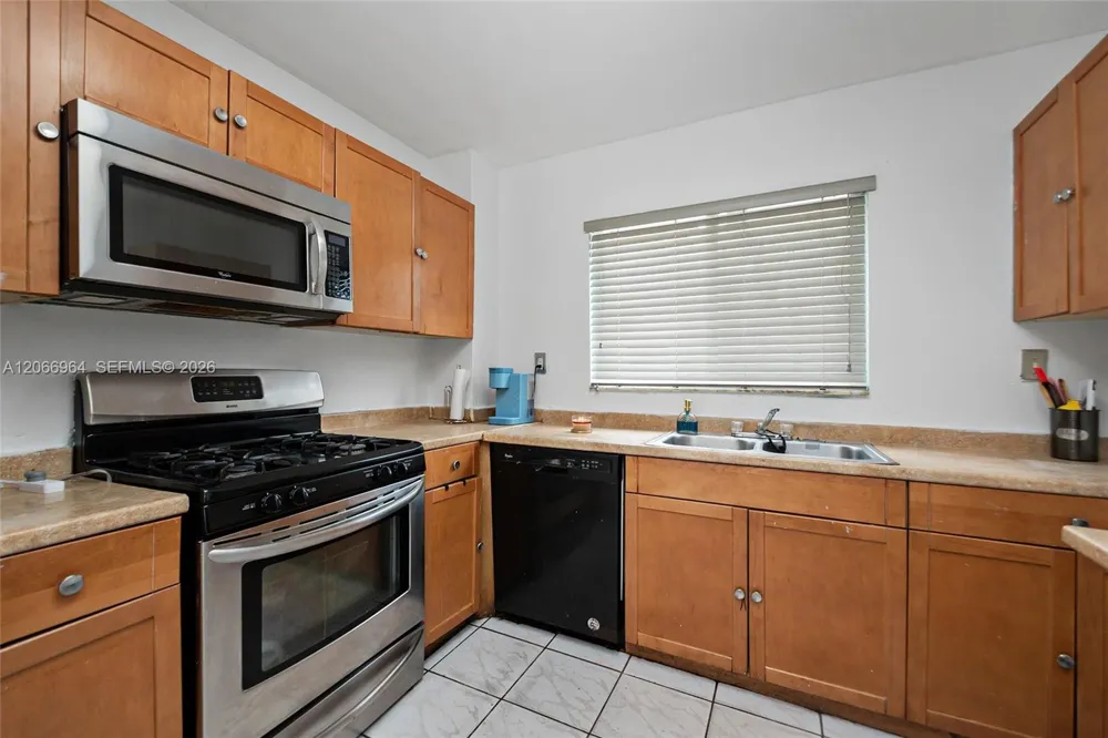 12693 NW 8th Ter Miami, FL 33182