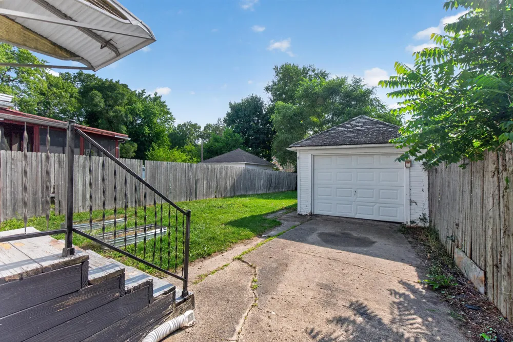 905 Elm Avenue Jackson City, MI 49202