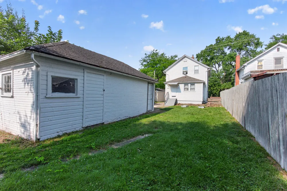 905 Elm Avenue Jackson City, MI 49202