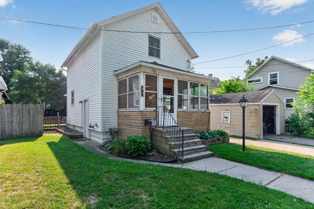 905 Elm Avenue Jackson City, MI 49202