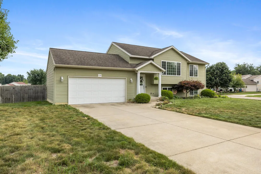 514 Clear Wood Drive SE Kentwood City, MI 49548