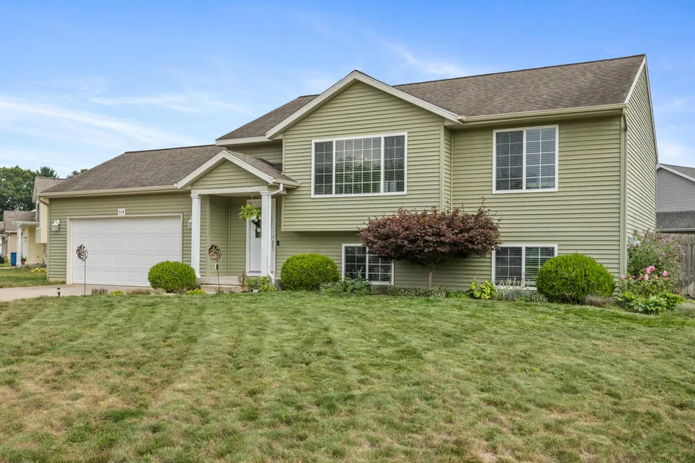 514 Clear Wood Drive SE Kentwood City, MI 49548