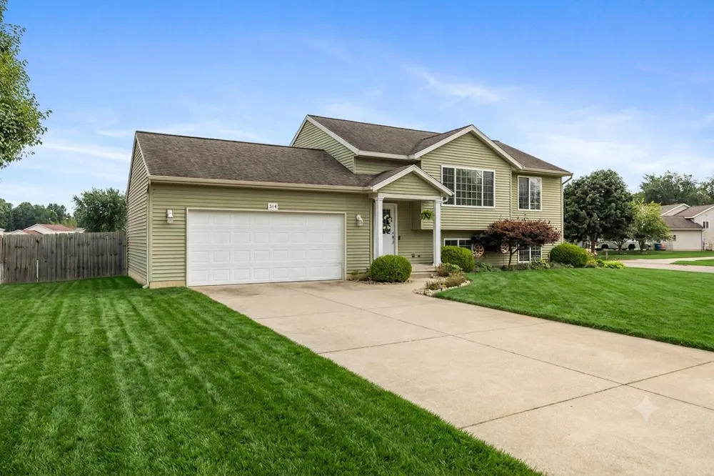 514 Clear Wood Drive SE Kentwood City, MI 49548