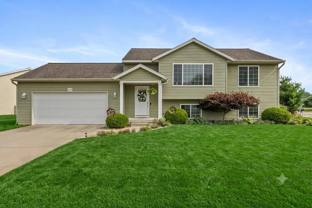 514 Clear Wood Drive SE Kentwood City, MI 49548
