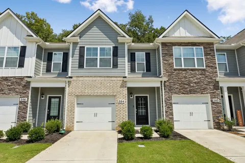 204 Mackenzie Way