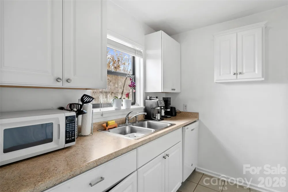 615 Biltmore Avenue #H-2 Asheville, NC 28803