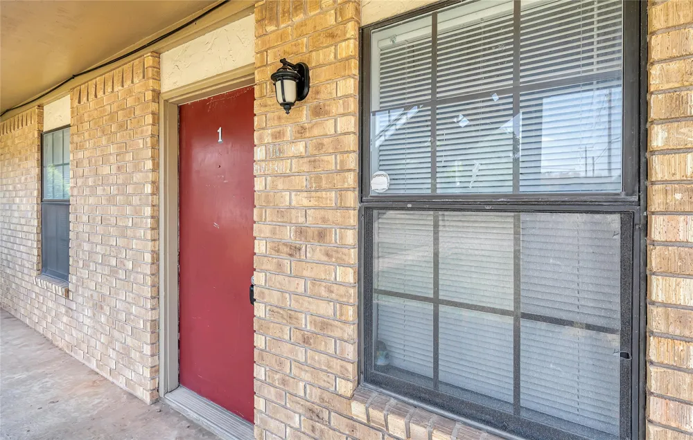 2005 S 8th Street Waco, TX 76706