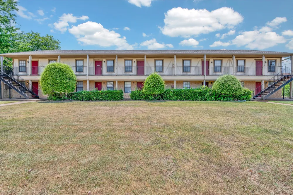 2005 S 8th Street Waco, TX 76706
