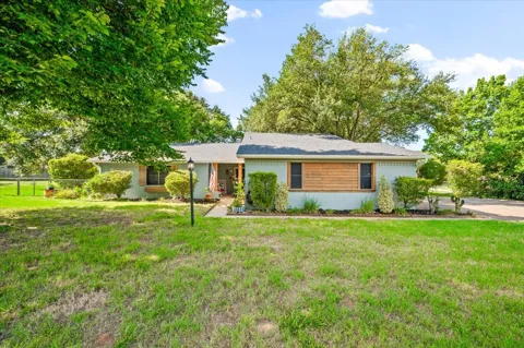 209 Live Oak Lane
