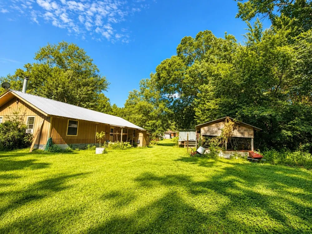 515 County Road 422 Bronson, TX 75930