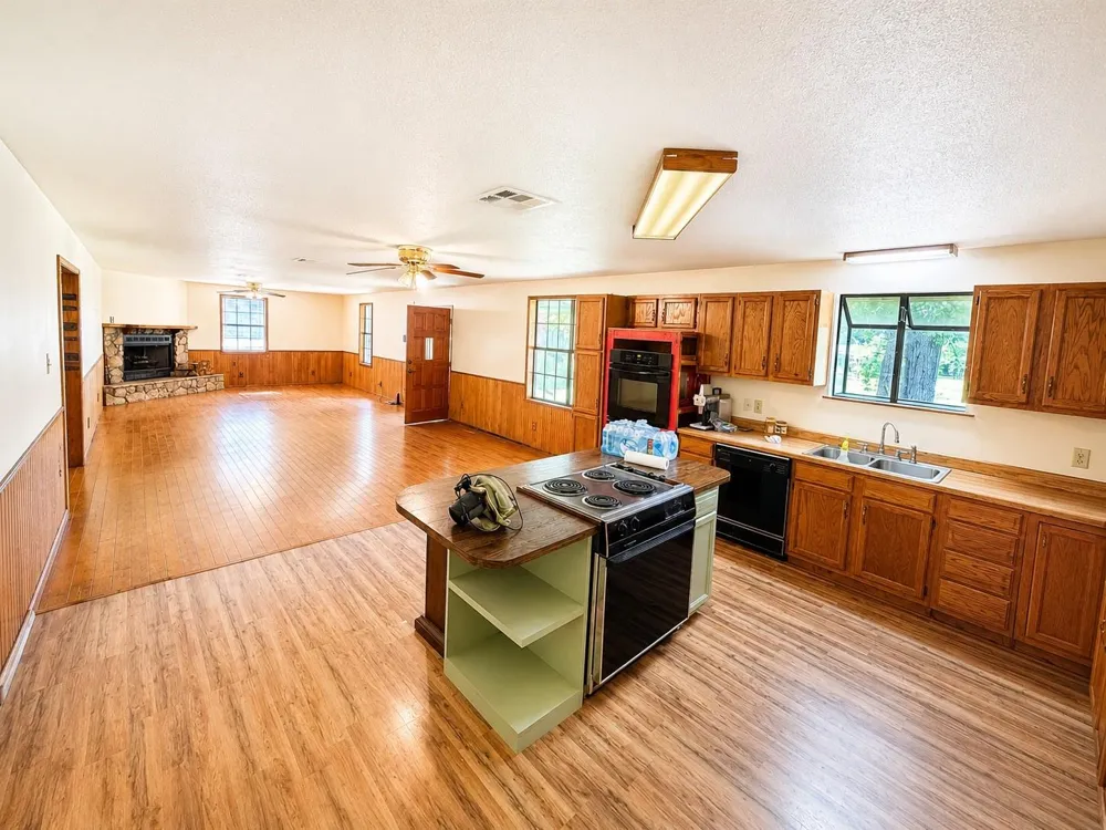 515 County Road 422 Bronson, TX 75930