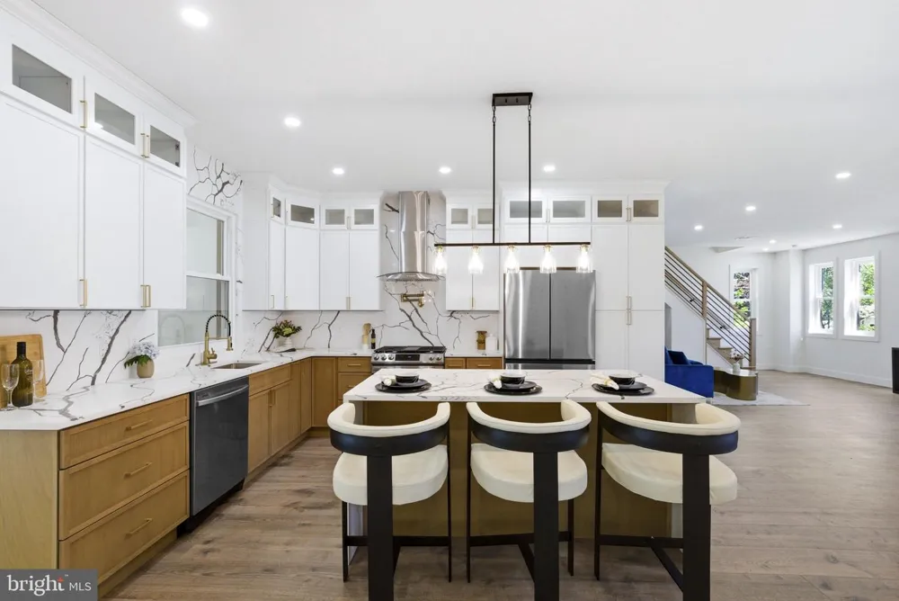 3 TYNE S Kendall Park, NJ 08824