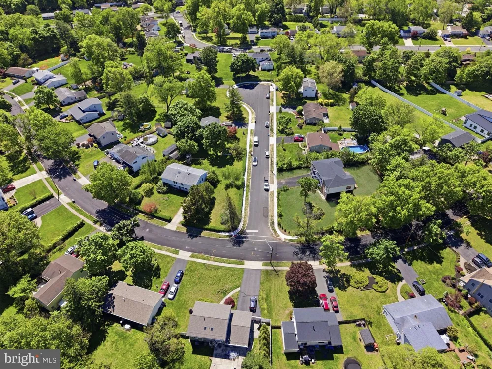 3 TYNE S Kendall Park, NJ 08824