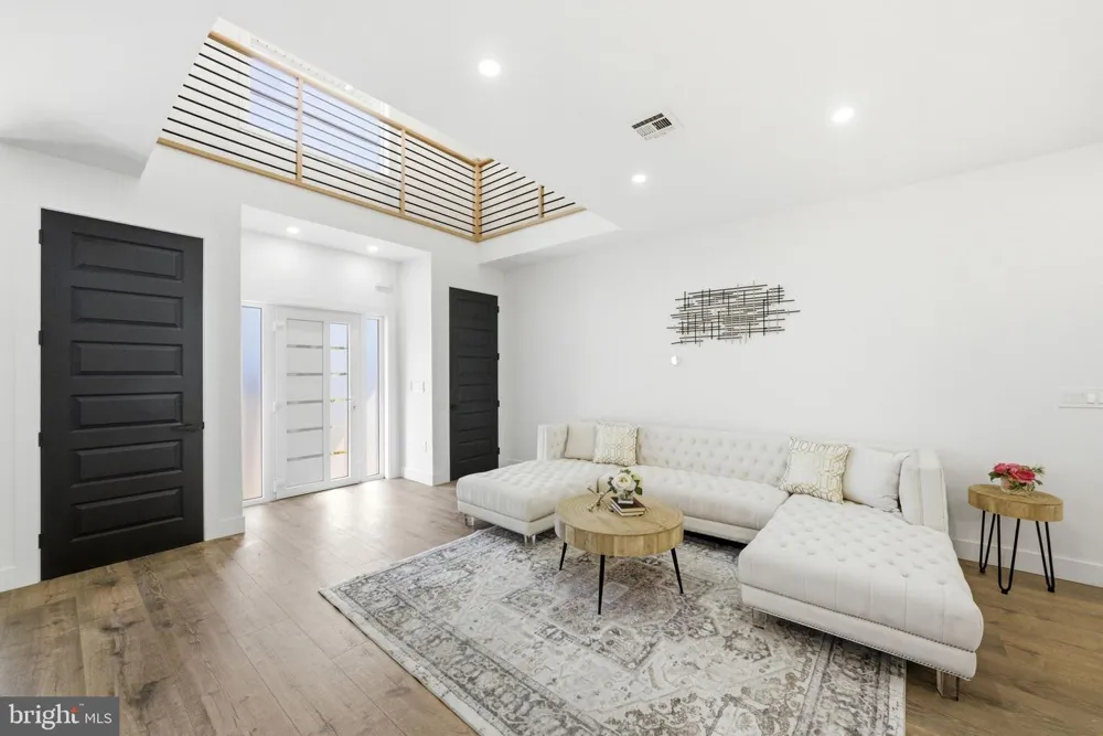3 TYNE S Kendall Park, NJ 08824