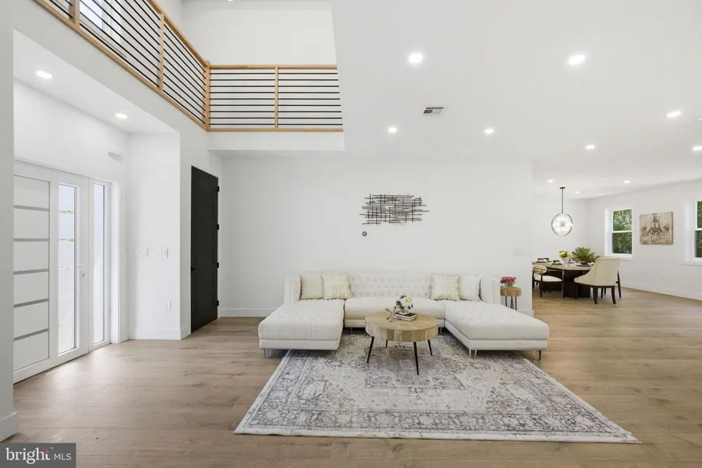 3 TYNE S Kendall Park, NJ 08824