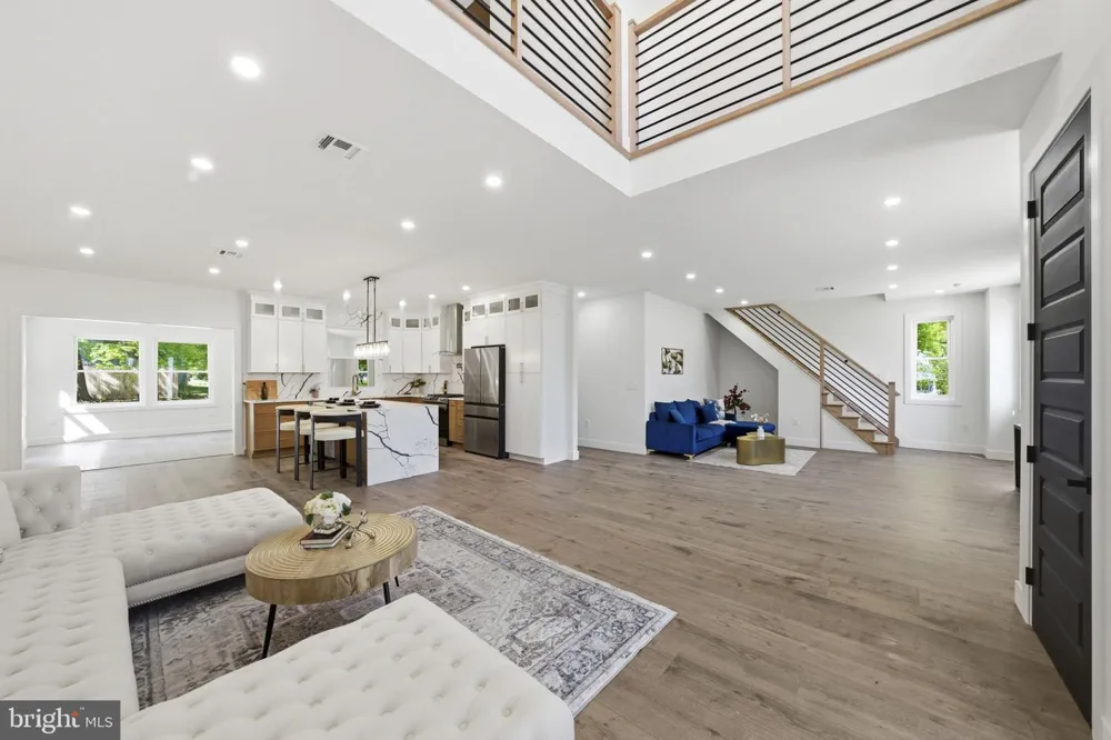3 TYNE S Kendall Park, NJ 08824