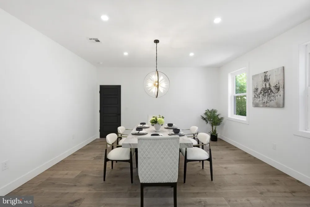 3 TYNE S Kendall Park, NJ 08824