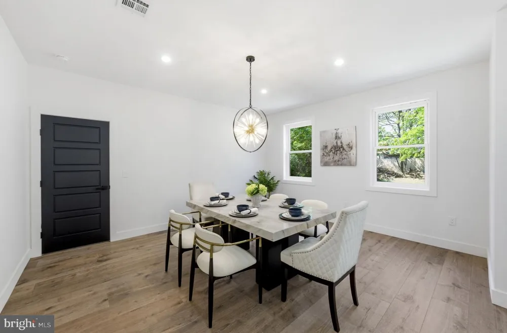 3 TYNE S Kendall Park, NJ 08824