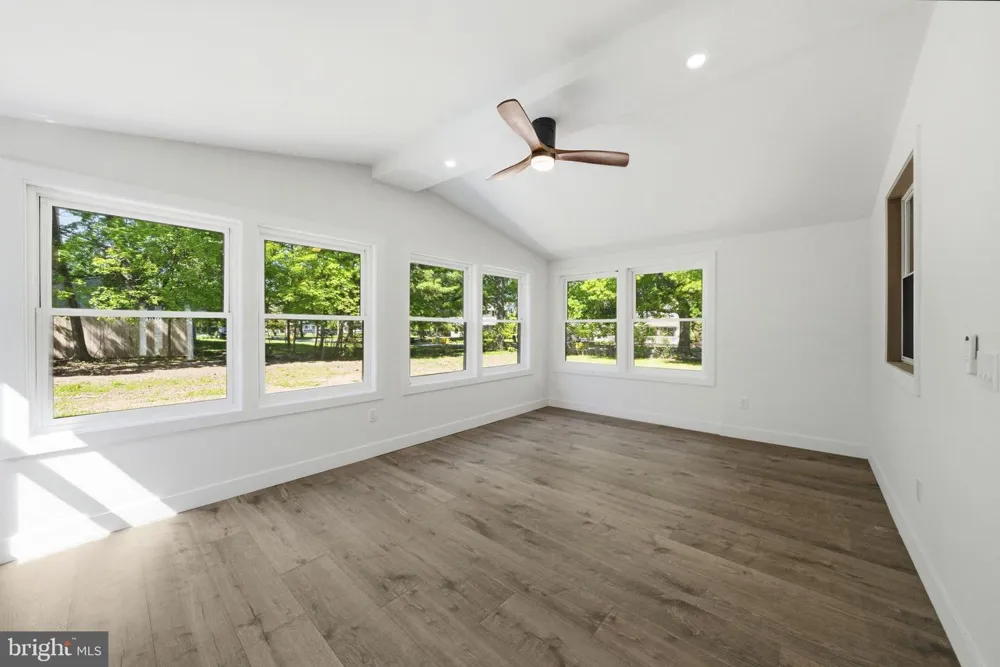 3 TYNE S Kendall Park, NJ 08824