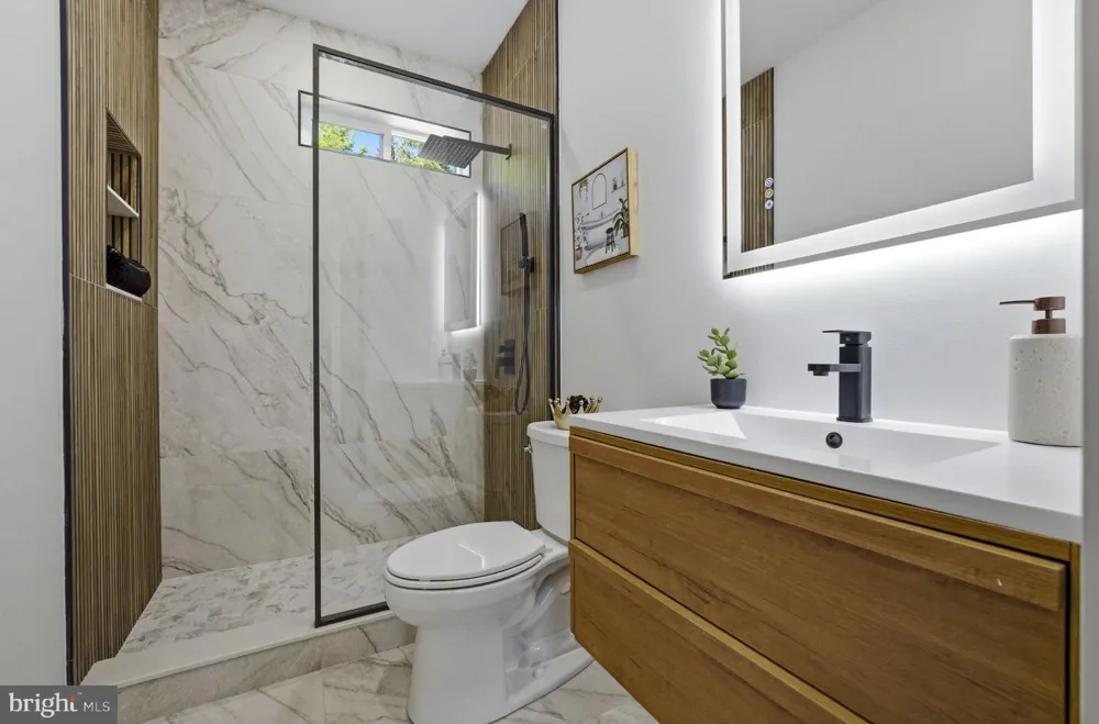 3 TYNE S Kendall Park, NJ 08824