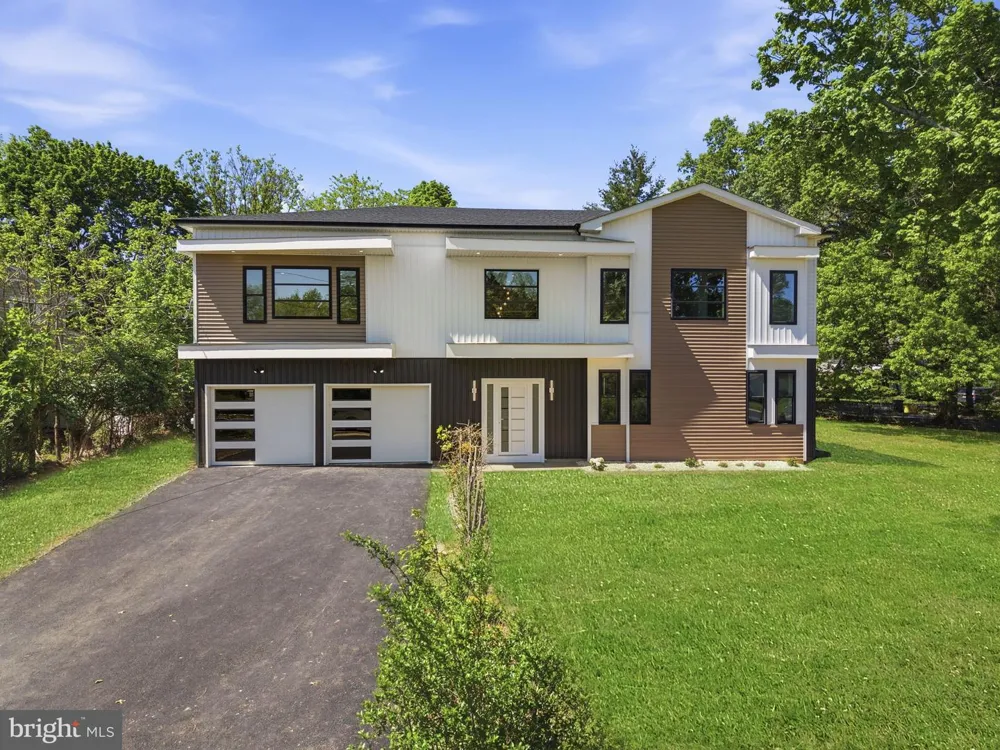 3 TYNE S Kendall Park, NJ 08824