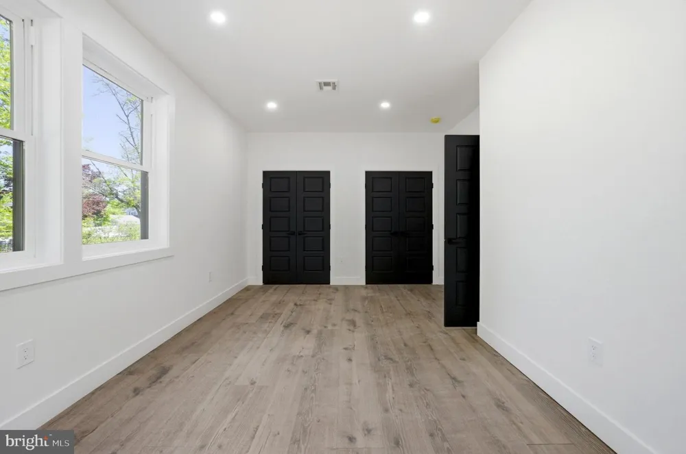 3 TYNE S Kendall Park, NJ 08824