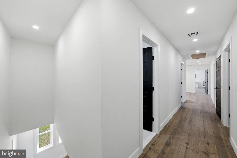 3 TYNE S Kendall Park, NJ 08824