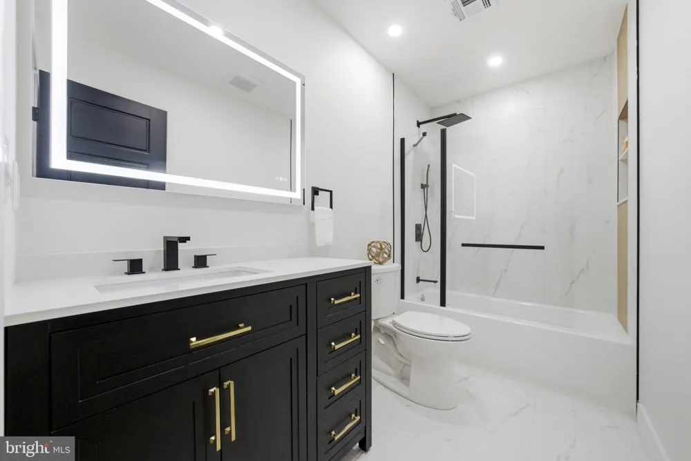 3 TYNE S Kendall Park, NJ 08824