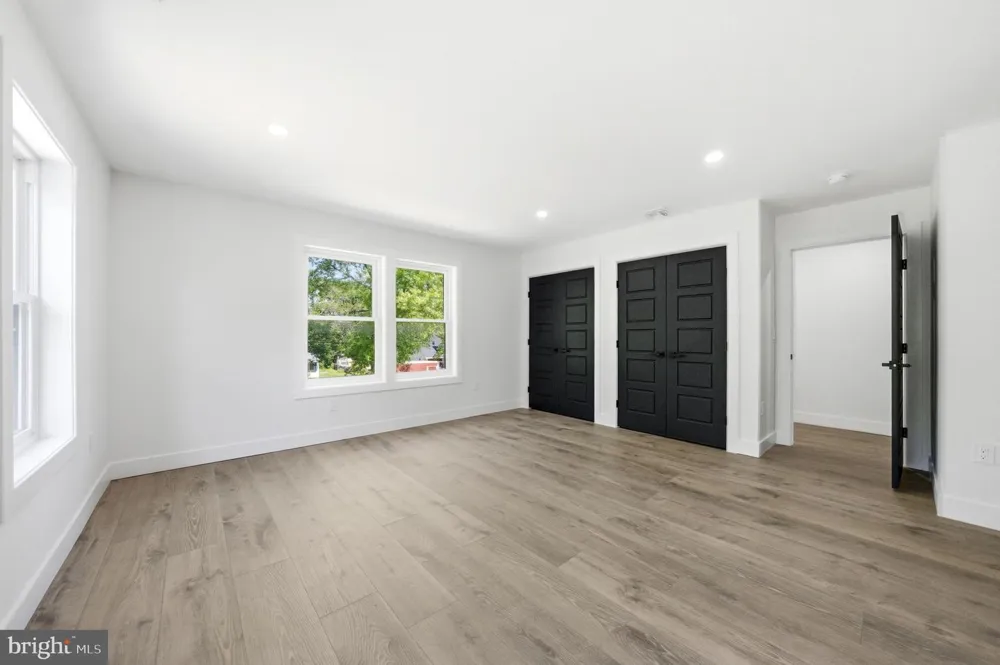 3 TYNE S Kendall Park, NJ 08824
