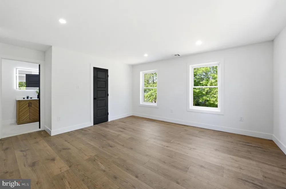 3 TYNE S Kendall Park, NJ 08824