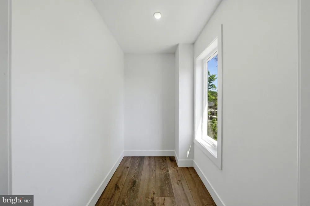 3 TYNE S Kendall Park, NJ 08824
