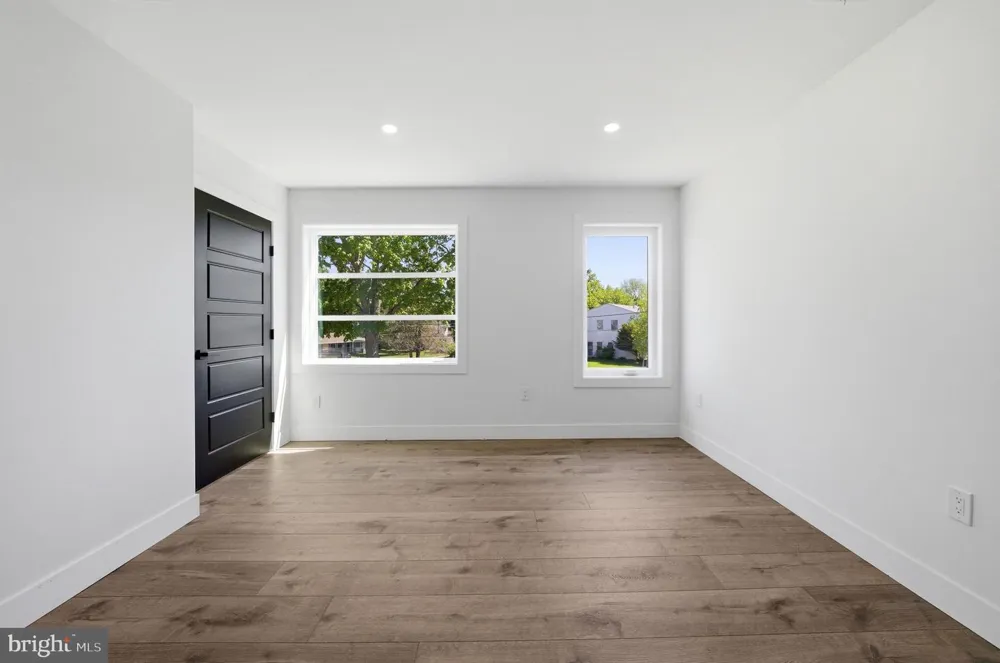 3 TYNE S Kendall Park, NJ 08824