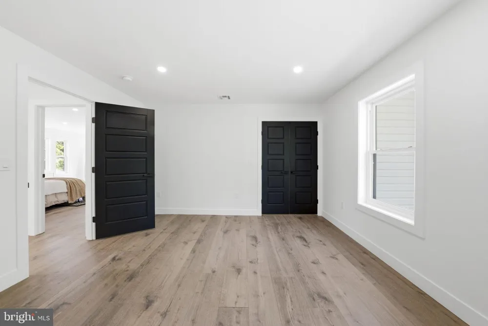 3 TYNE S Kendall Park, NJ 08824