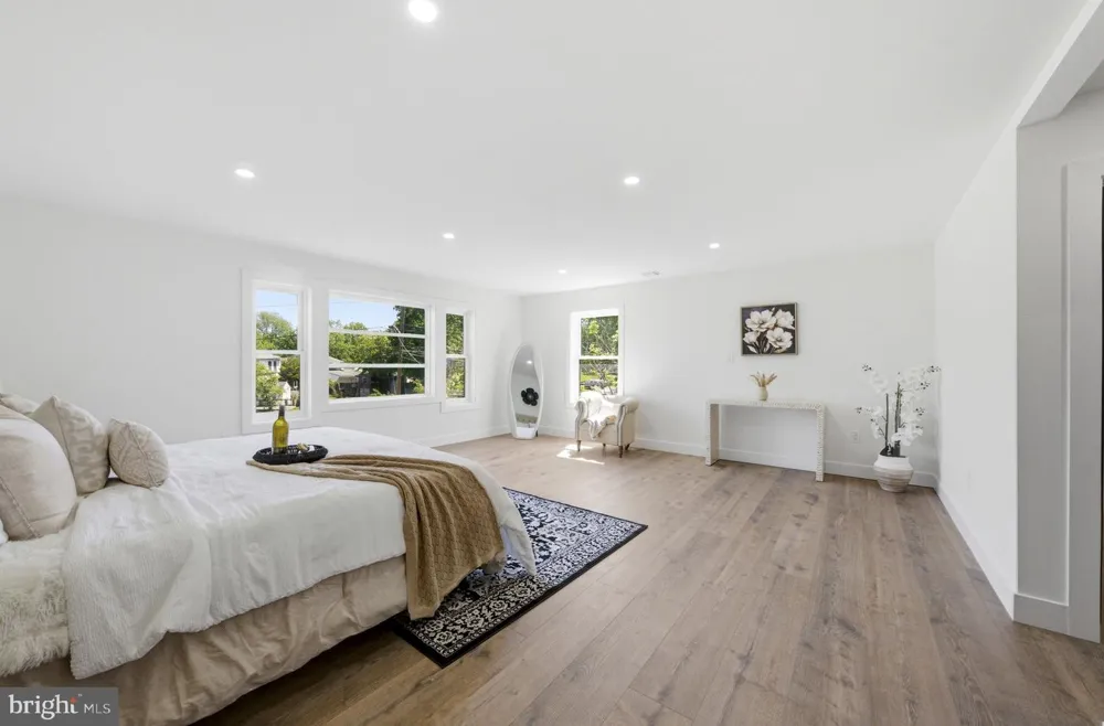 3 TYNE S Kendall Park, NJ 08824