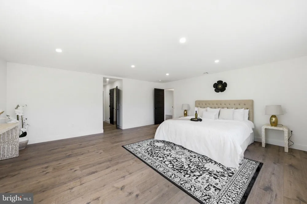 3 TYNE S Kendall Park, NJ 08824