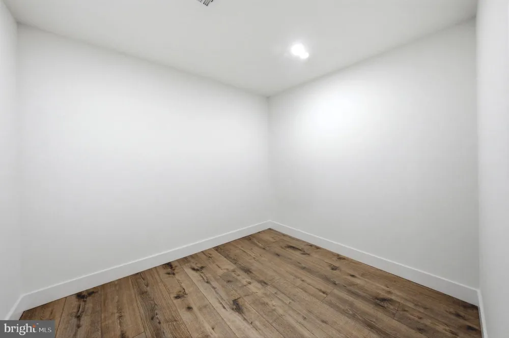 3 TYNE S Kendall Park, NJ 08824