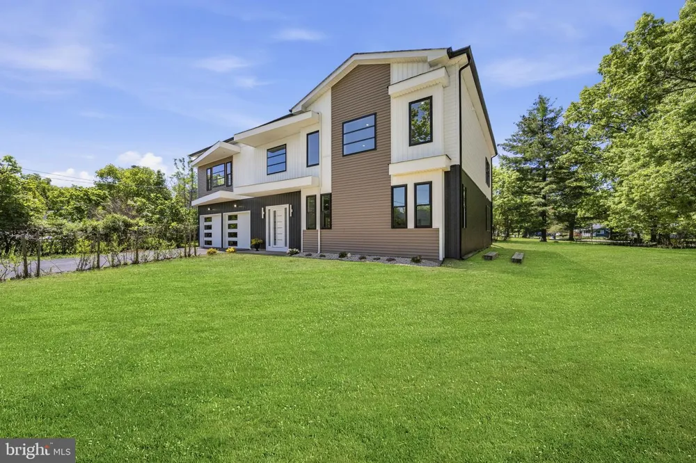 3 TYNE S Kendall Park, NJ 08824