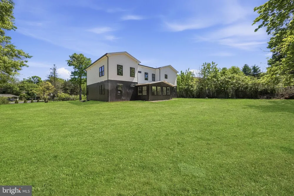 3 TYNE S Kendall Park, NJ 08824