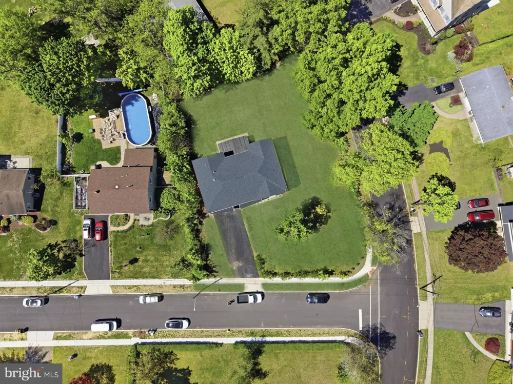 3 TYNE S Kendall Park, NJ 08824