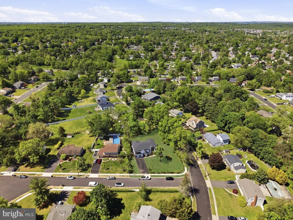 3 TYNE S Kendall Park, NJ 08824