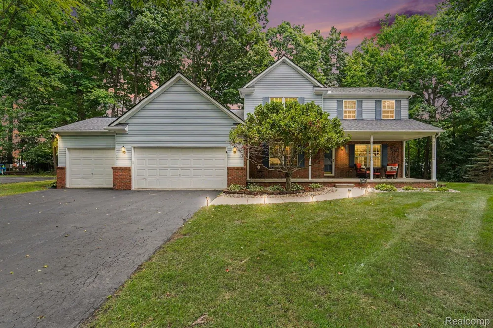 6290 Waldon Woods Drive Independence Charter Township, MI 48346