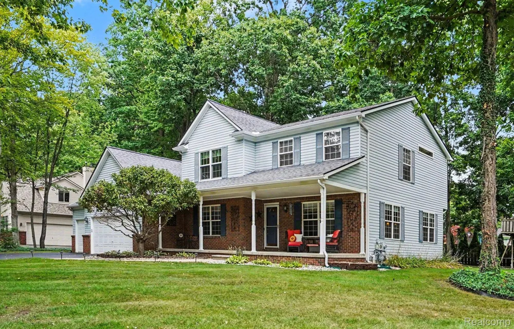 6290 Waldon Woods Drive Independence Charter Township, MI 48346
