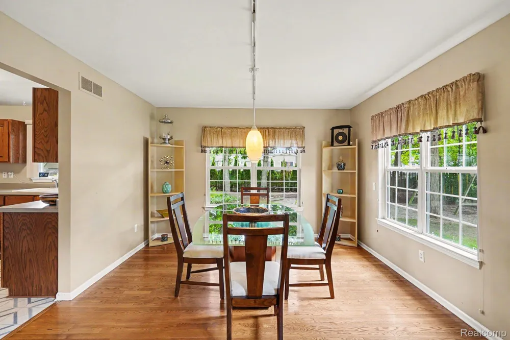 6290 Waldon Woods Drive Independence Charter Township, MI 48346